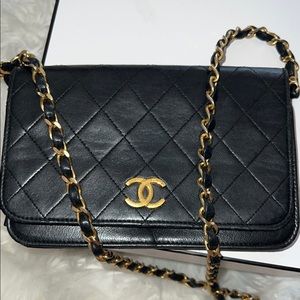 Authentic vintage Chanel small flap / WOC